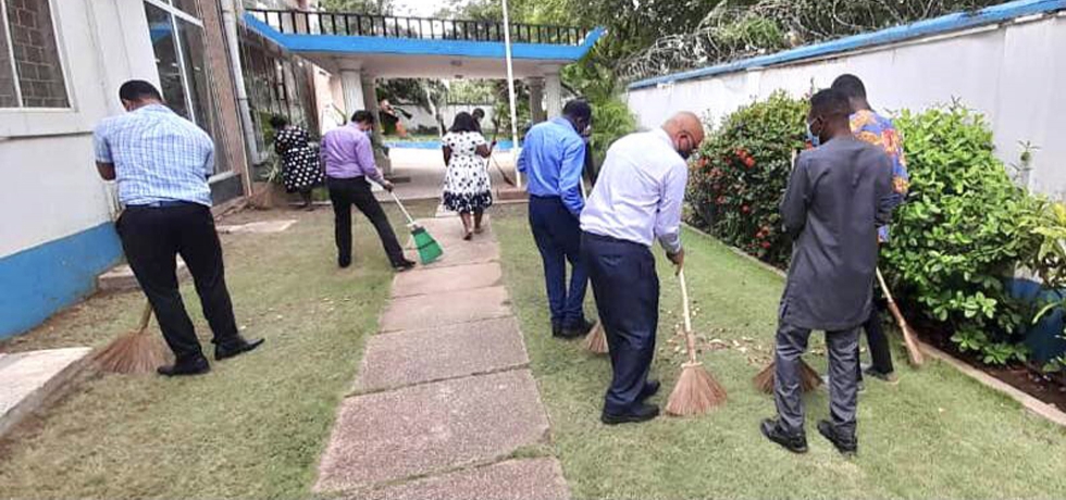 Celebrating #AmritMahotsav with the spirit of #swachhbharat at at the High Commission of India-Accra